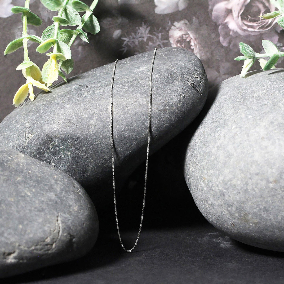 Classic Box Chain in 14K White Gold (0.45 mm)