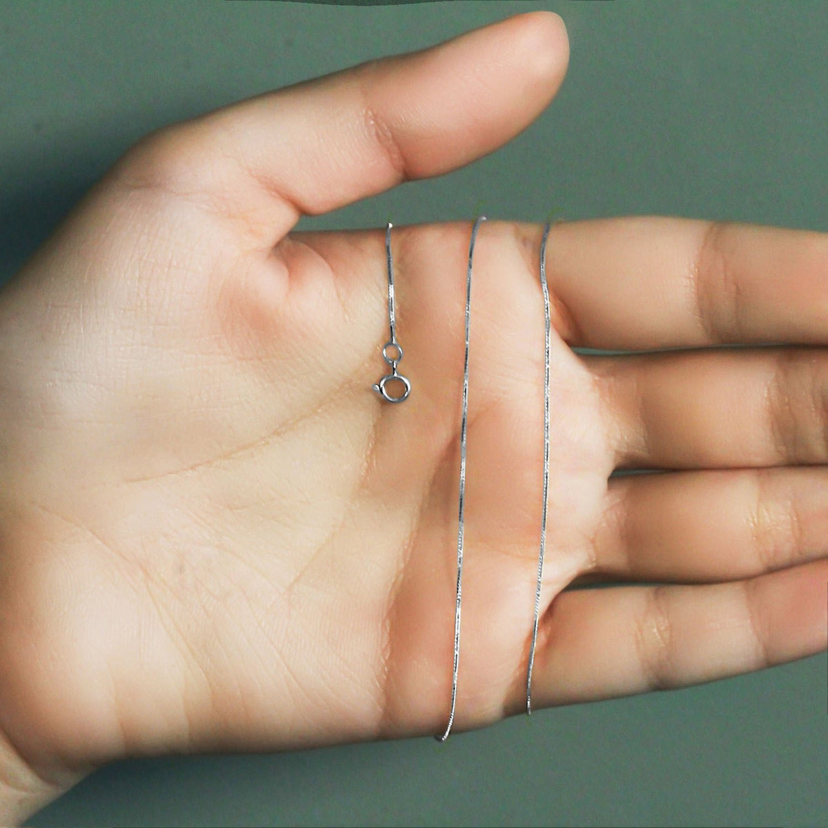 Classic Box Chain in 14K White Gold (0.45 mm)