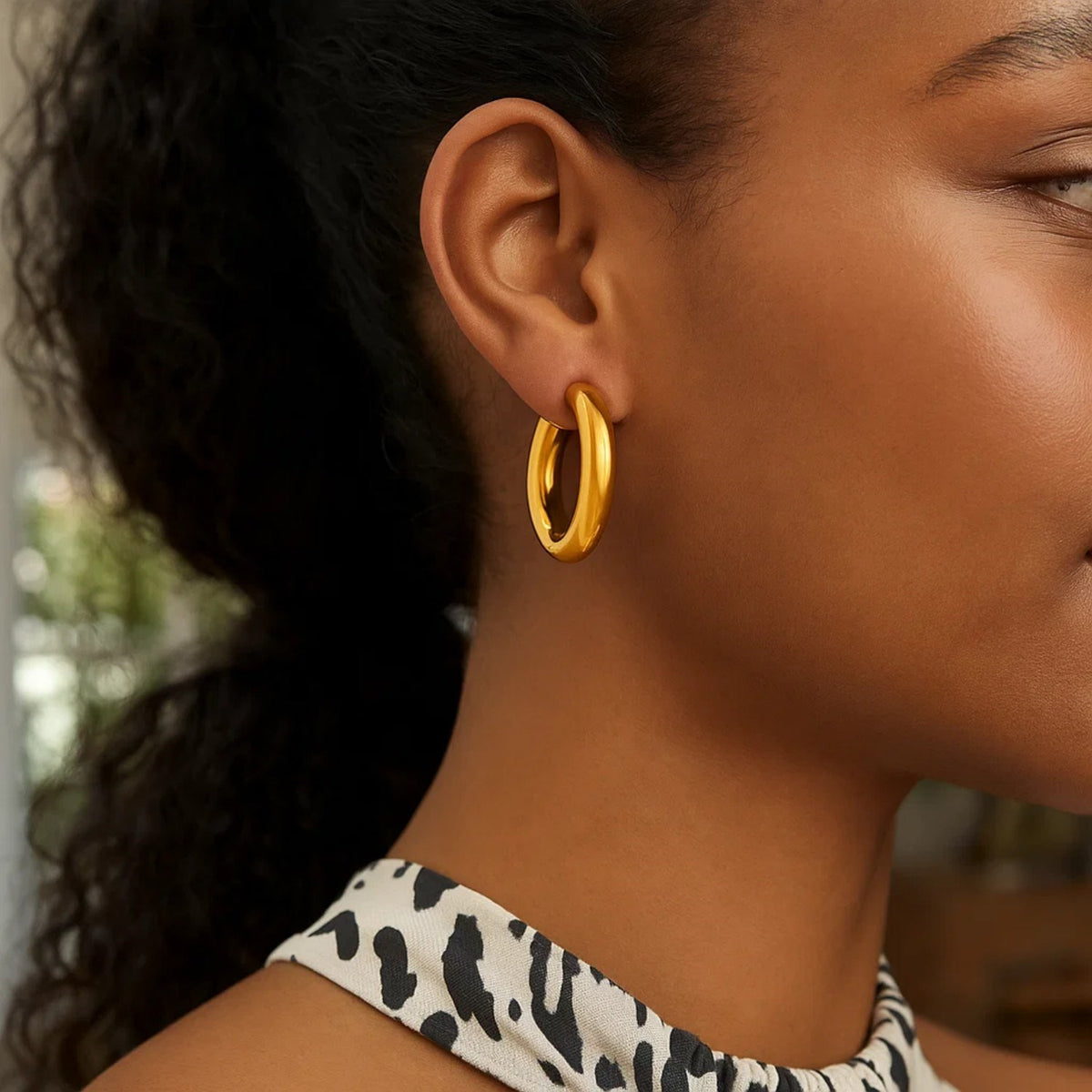 Round Hoop Earrings in Yellow Gold-Plated Sterling Silver