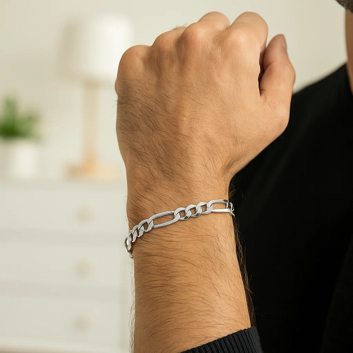 Solid Figaro Bracelet in 14K White Gold (6.00 mm)