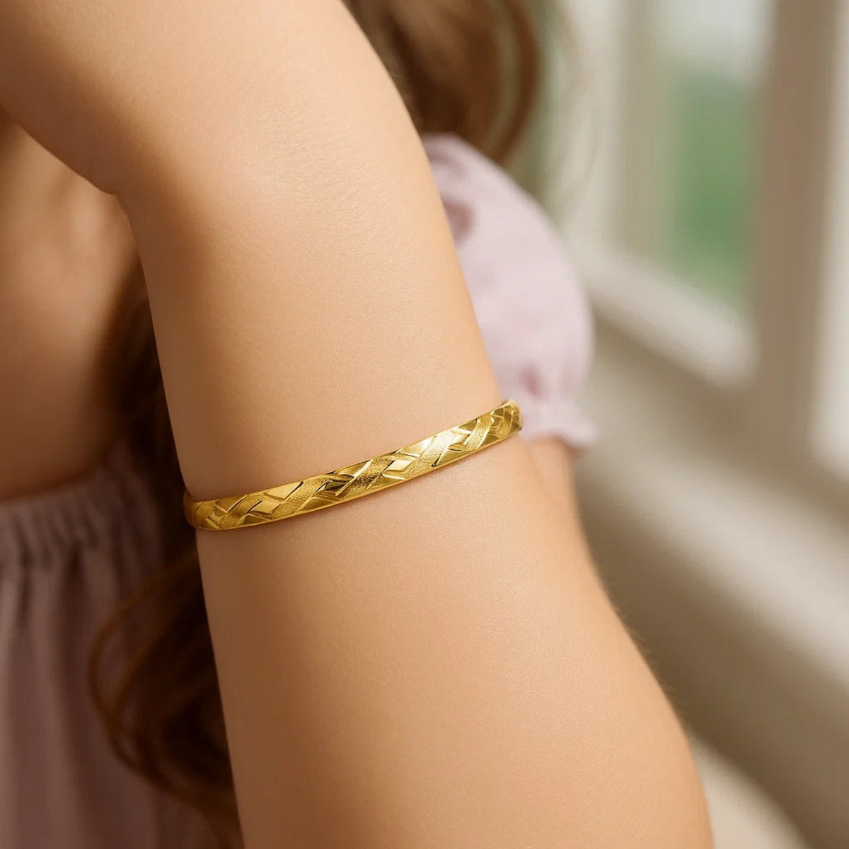 Children's Bangle with Diamond Cuts in 14K Yellow Gold (5.50 mm)