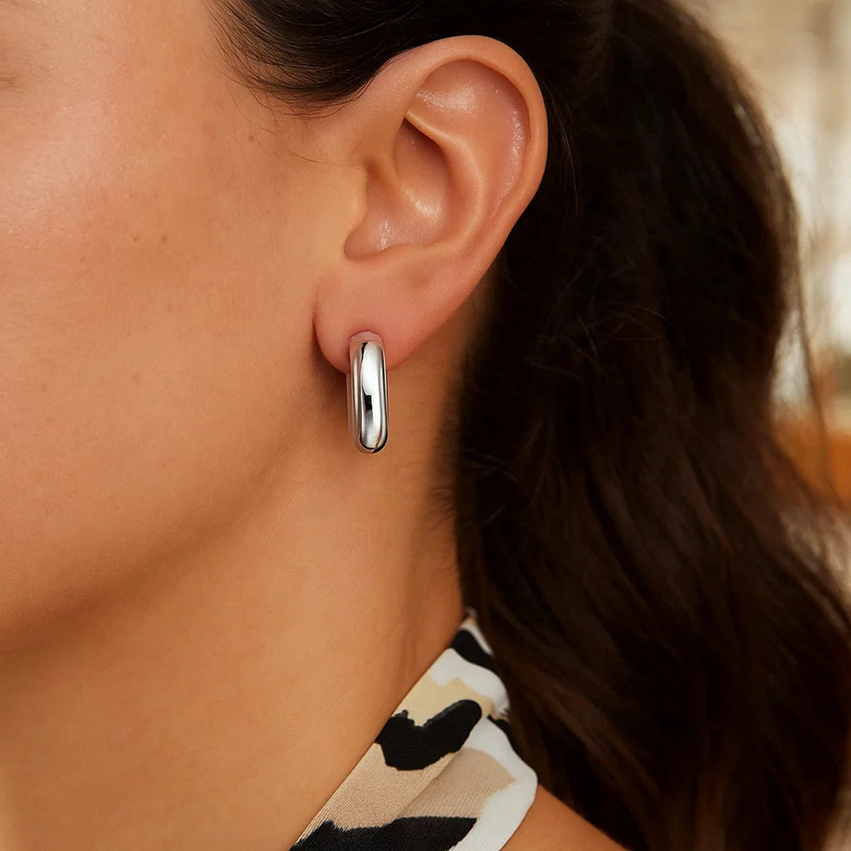Round Hoop Earrings in Sterling Silver (15 mm)
