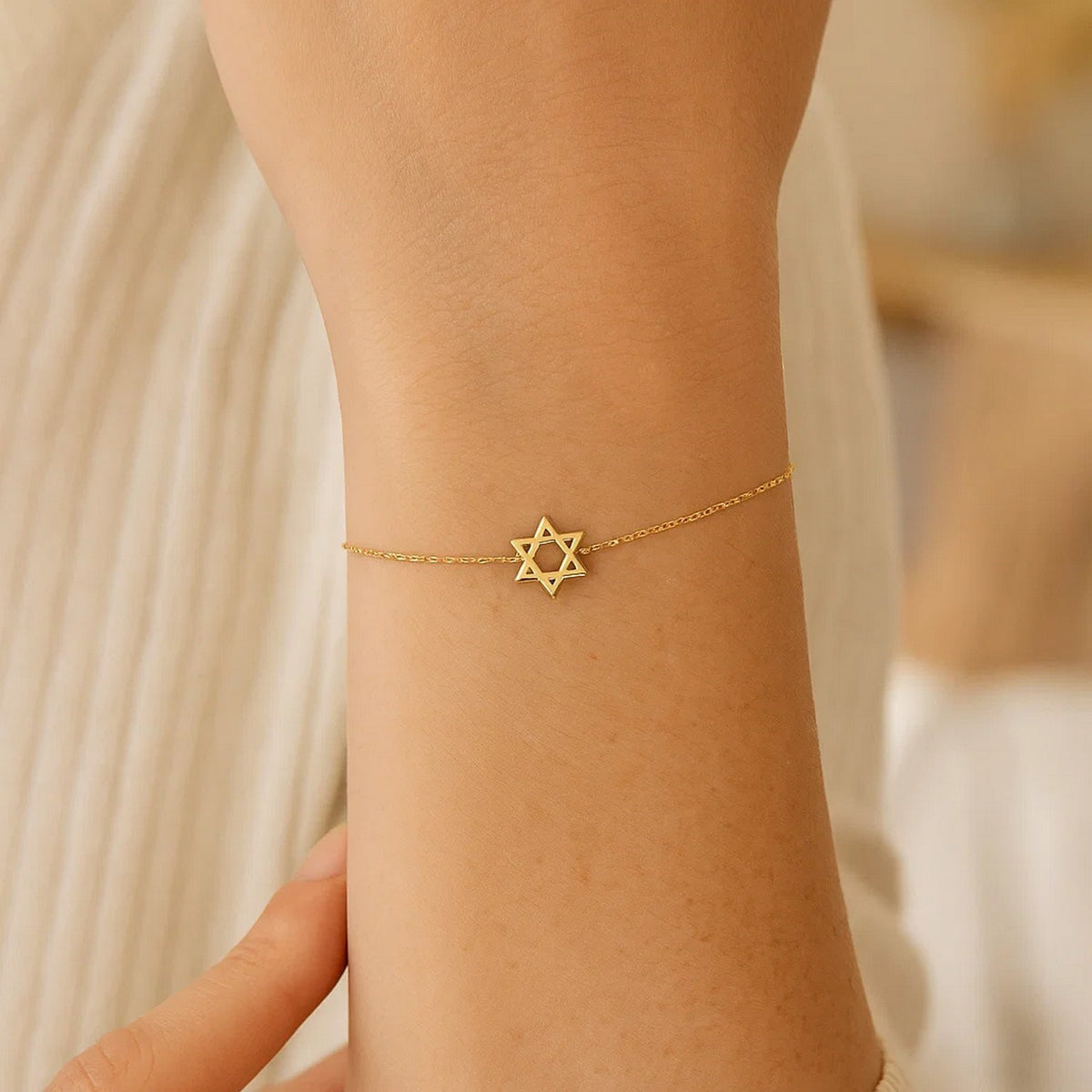 Star of David Bracelet in 14K Yellow Gold