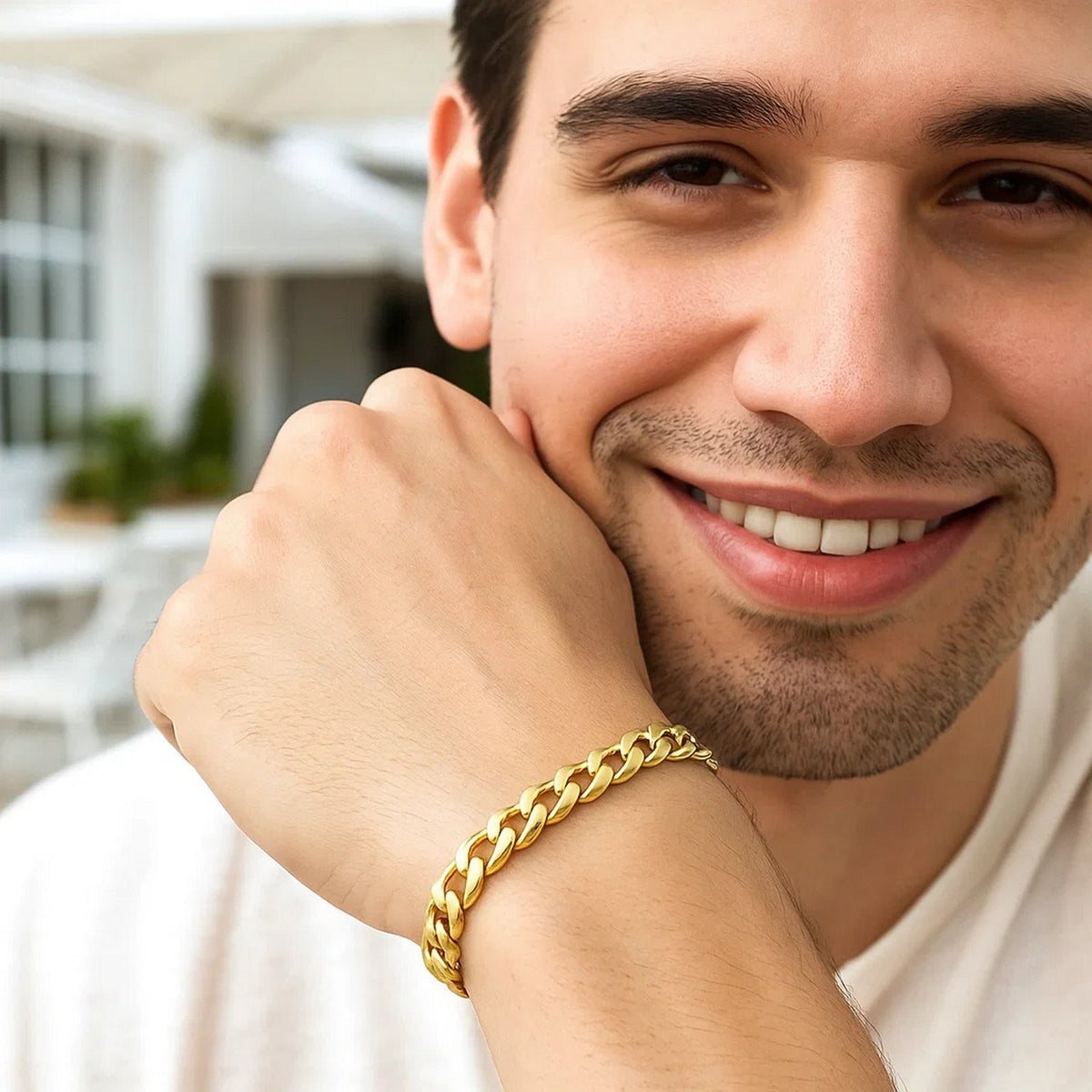 Light Miami Cuban Link Bracelet in 10K Yellow Gold (8.00 mm)