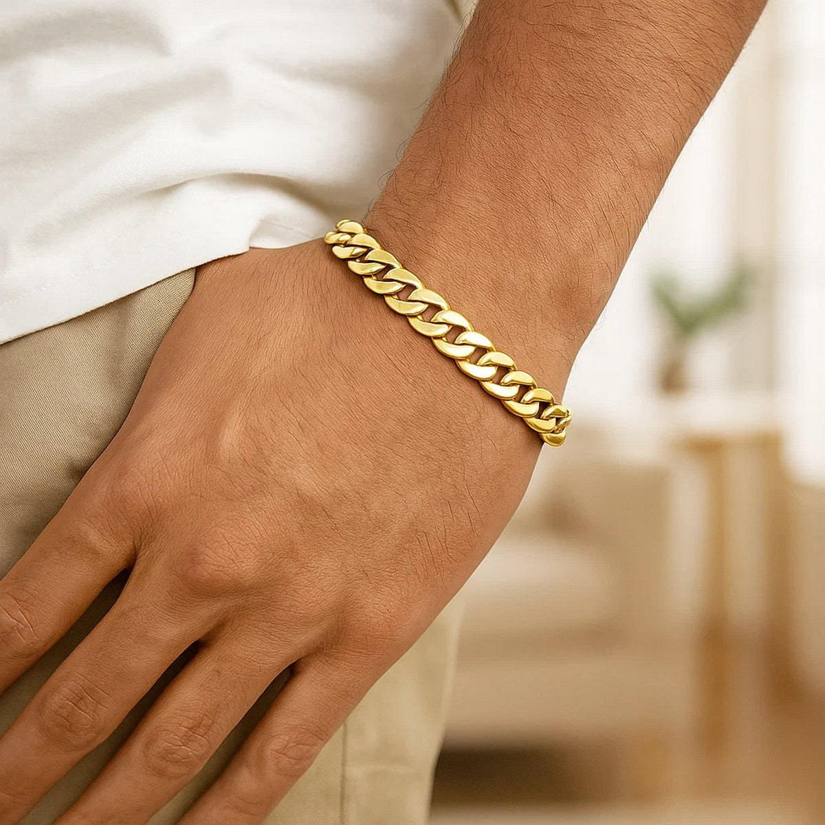 Light Miami Cuban Link Bracelet in 10K Yellow Gold (8.00 mm)