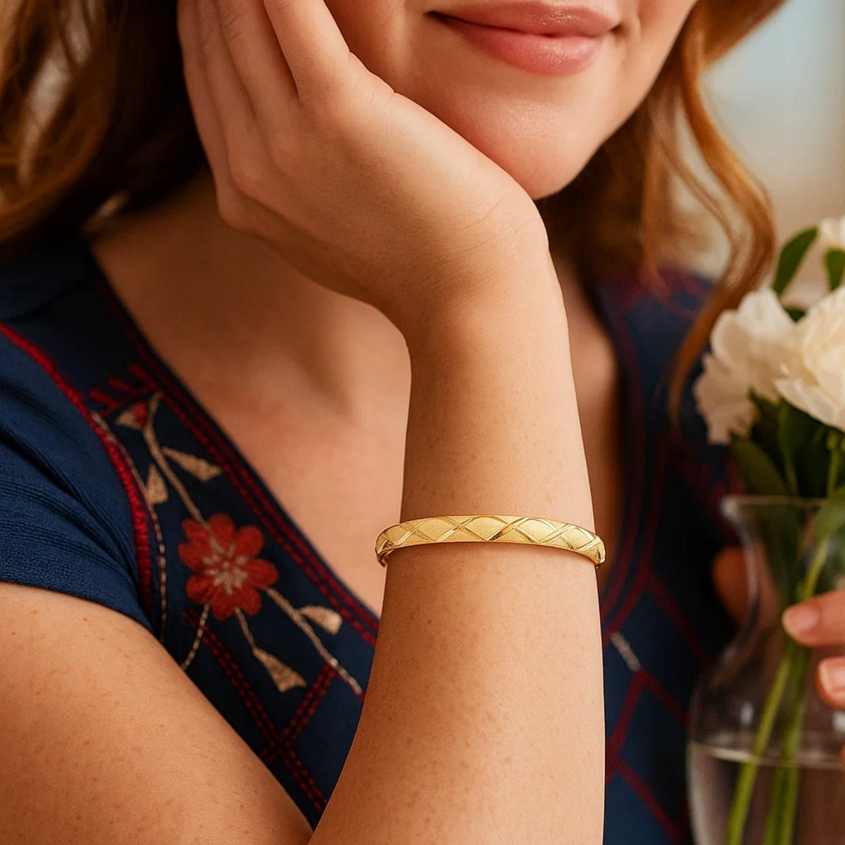 Slender Diamond Pattern Textured Bangle in 10K Yellow Gold (6.00 mm)