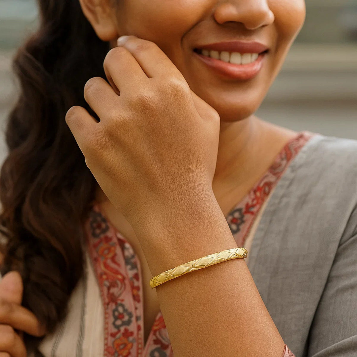 Slender Diamond Pattern Textured Bangle in 10K Yellow Gold (6.00 mm)