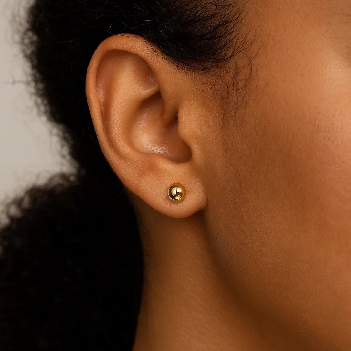 Round Stud Earrings in 10K Yellow Gold (5mm)