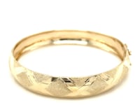 Dual-Textured Diamond Pattern Bangle in 10K Yellow Gold — product video