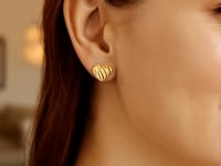 Scribble Heart Stud Earrings in 14K Yellow Gold (8.10 mm) — product video
