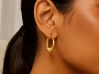 Ribbed Heart Hoop Earrings in 14K Yellow Gold (22.40 mm) — product video