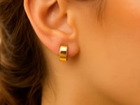 Reversible Huggie Hoop Earrings in 14K Two-Tone Gold — product video