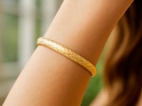 Diamond-Cut Crosshatch Bangle in 14K Yellow Gold (6.00 mm) — product video
