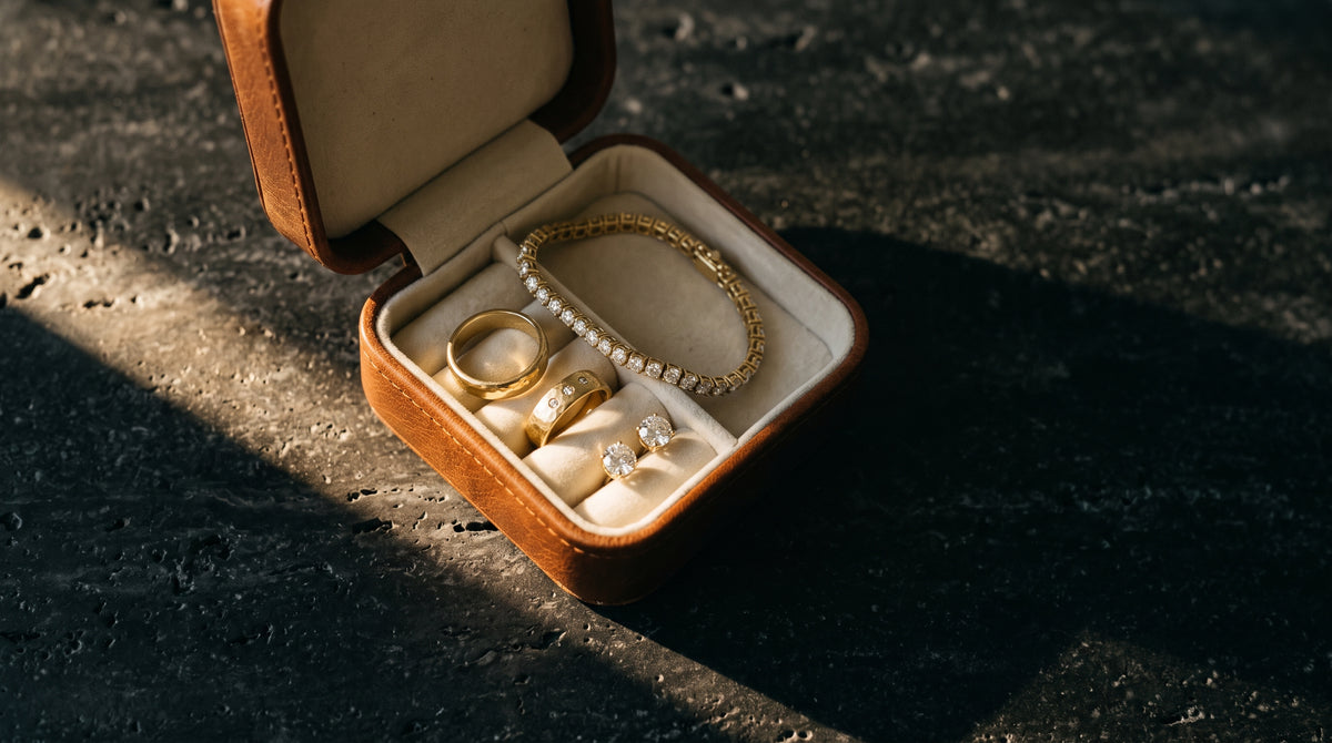 Extraordinary diamonds. Enduring gold.